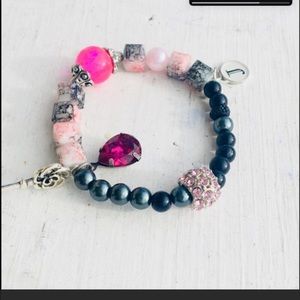 Pink and black beaded bracelet featuring Letter J